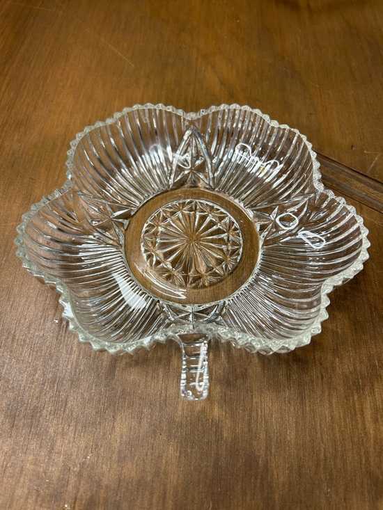 Federal Glass Shamrock Shaped Candy Nut Dish 6" Four-Leaf Clover Vintage Clear - Picture 2 of 5